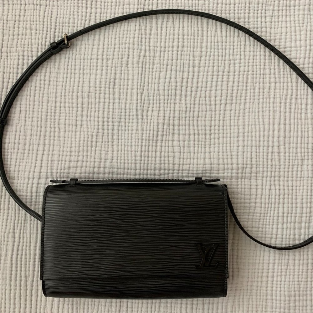 Louis Vuitton Clery Black Epi
